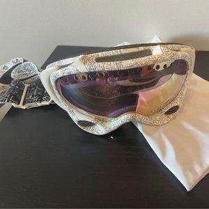 Oakley Black and White Graffiti Ski / Snowboard Goggles